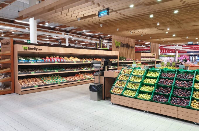 Interior de un comercio Family Cash