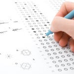 El coeficiente intelectual es un estimador de la inteligencia general del ser humano, de cuya prueba se obtiene un número que mide la capacidad de pensamiento abstracto de una persona