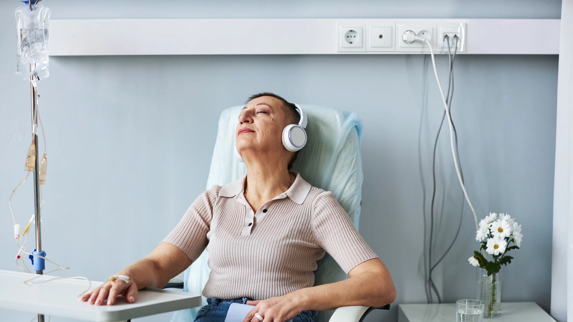 La audición de música reduce significativamente la carga sintomática en pacientes con cáncer, mejorando su estado de ánimo