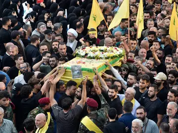 Hezbollah holds funeral for four people killed in pagers explosion in Lebanon Beirut (Lebanon), 18/09/2024.- Mourners carry the coffin of one of the people who died a day earlier in pagers blasts, during the funeral procession in the southern suburb of Beirut, Lebanon, 18 September 2024. Health Minister of Lebanon Firas Abiad said at least 12 people died and more than 2800 others injured after multiple wireless communication devices (pagers) were detonated on 17 September. Hezbollah declared in a statement that Israel was behind the strike and that there will be conseq...