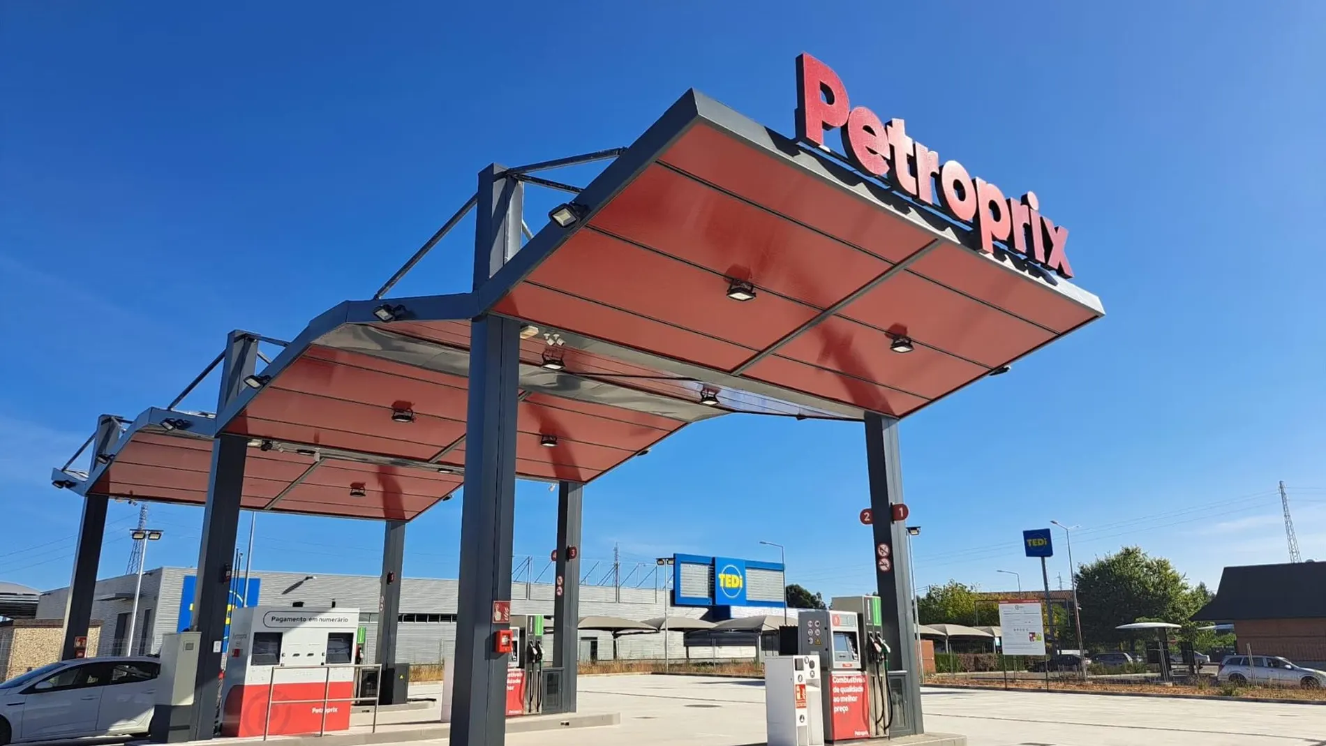 Economía.- Petroprix inicia su internacionalización con la apertura de su primera gasolinera en Portugal