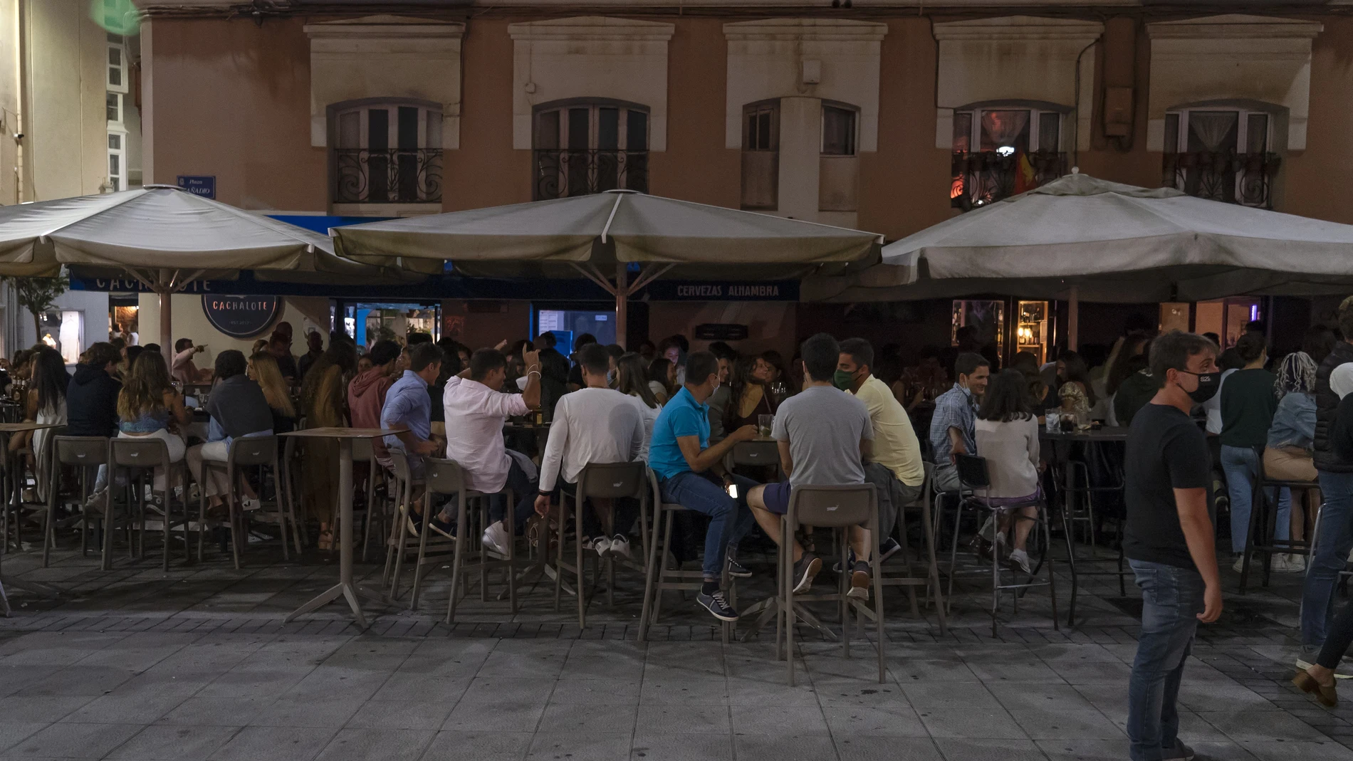 Los hosteleros se rebelan en Alicante contra el recorte horario