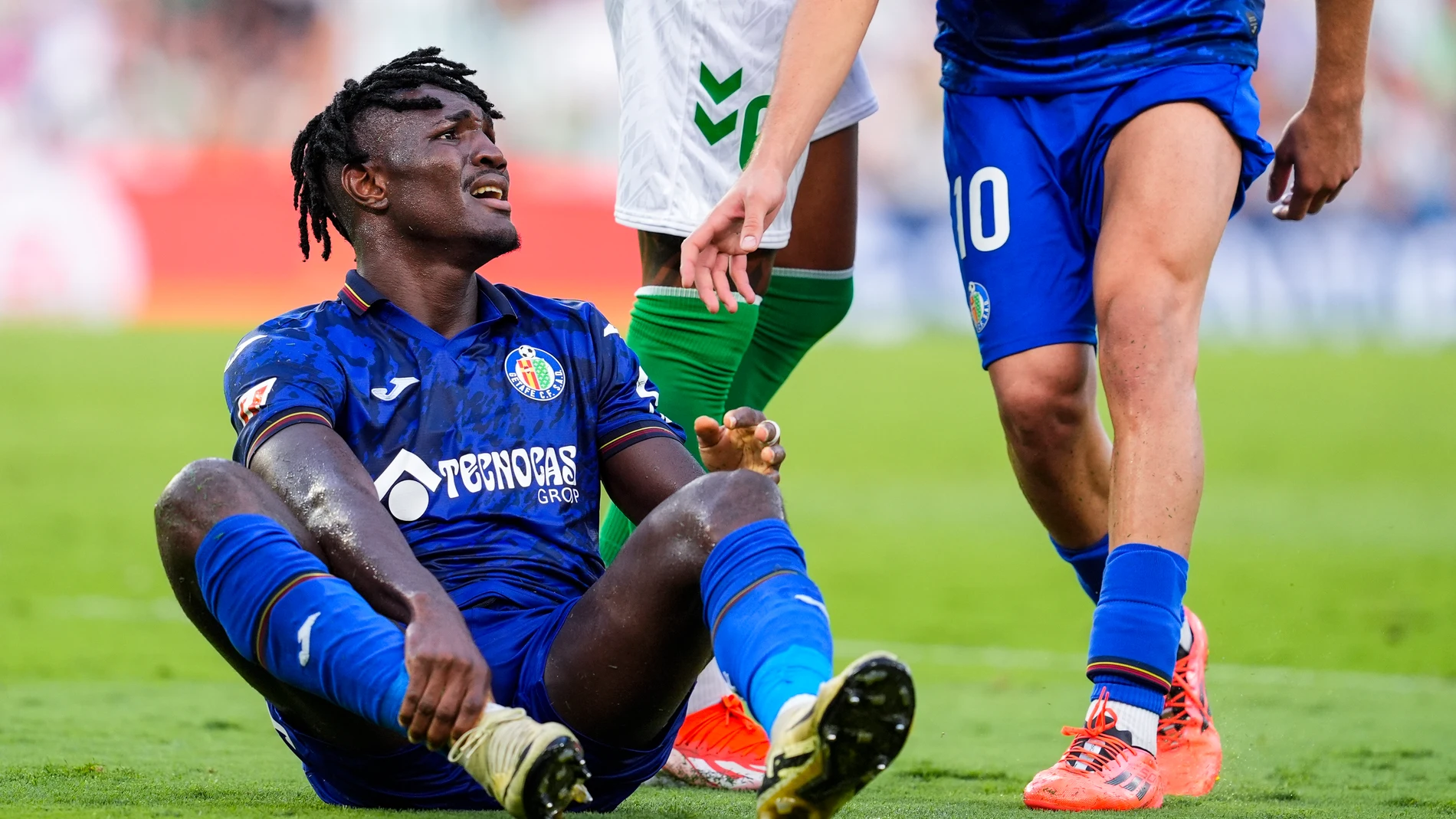 Chrisantus Uche of Getafe CF hurts during the Spanish league, La Liga EA Sports, football match played between Real Betis and Getafe CF at Benito Villamarin stadium on September 18, 2024, in Sevilla, Spain. AFP7 18/09/2024 ONLY FOR USE IN SPAIN