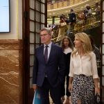 Feijóo dice que la "censura y persecución" del Gobierno "no se veía desde Franco" y Sánchez le pide "cambiar el chip"