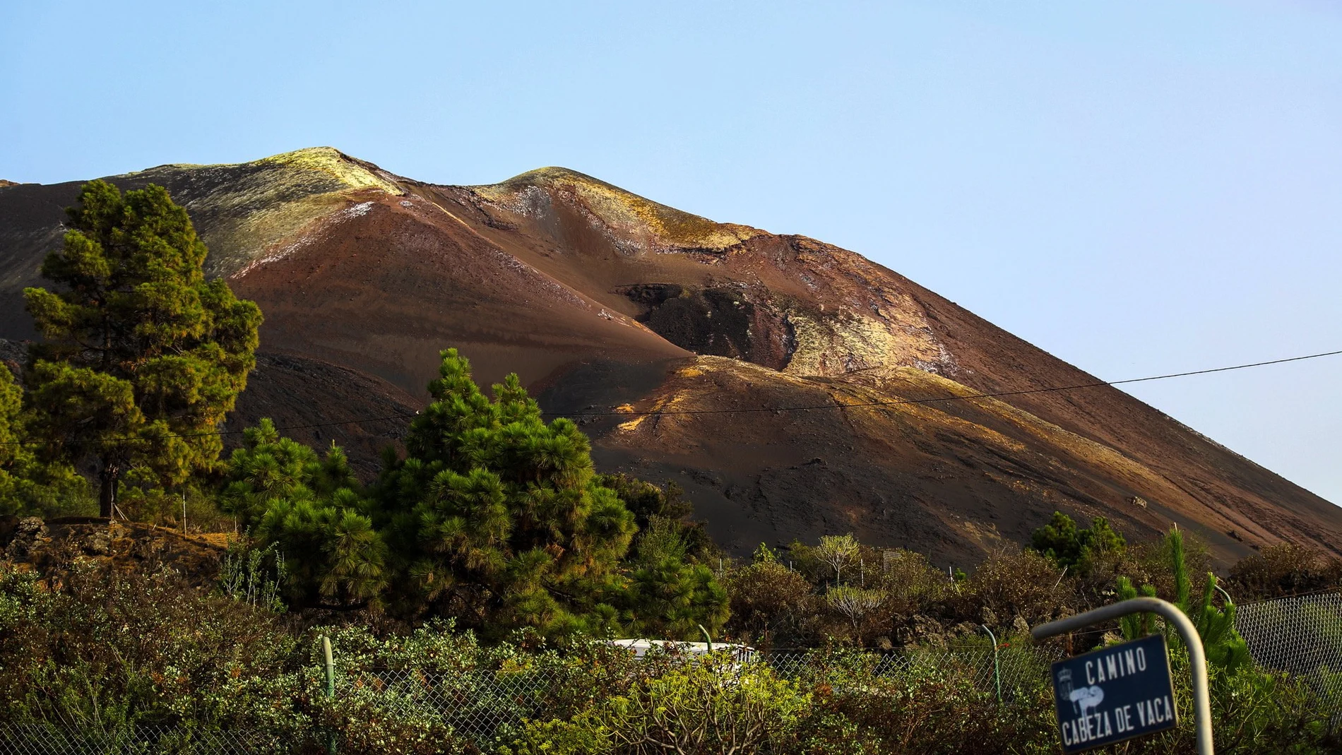 Vista del volcán de La Palma, conocido como Tajogaite, sin signos de actividad volcánica tras casi tres años desde que hiciera erupción, el 19 de septiembre de 2021.