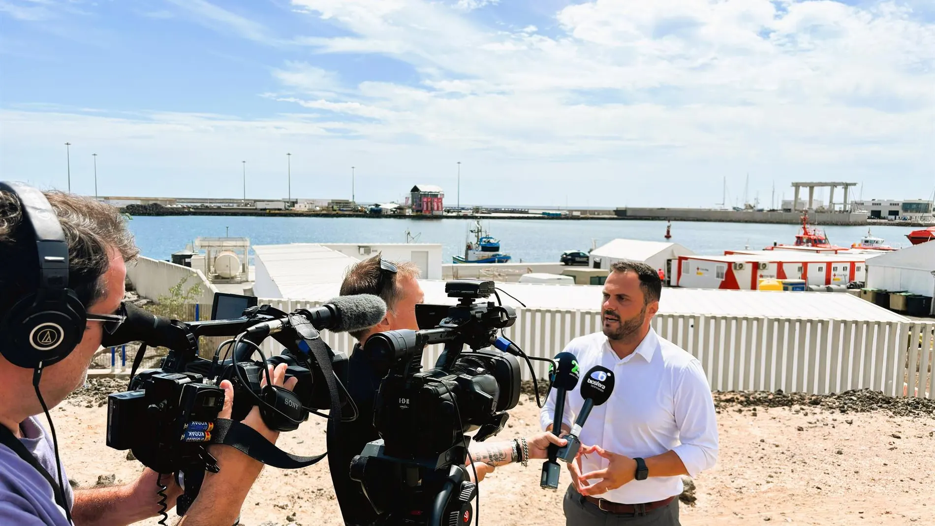 Arrecife (Lanzarote) pide desplazar el barco 'Esperanza del Mar' a Canarias y trasladar a los migrantes a Barcelona