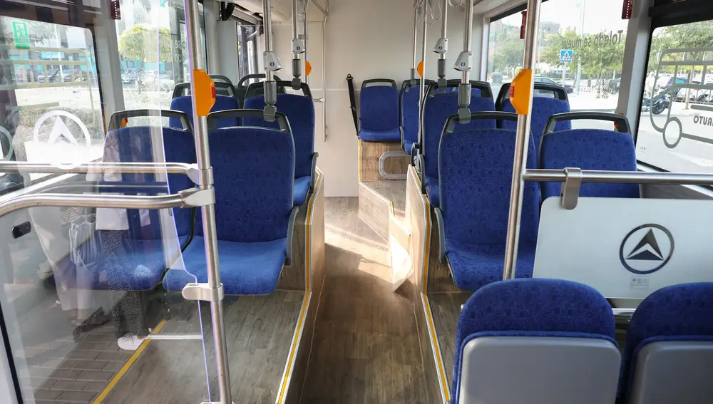 Interior de uno de los nuevos autobuses urbanos eléctricos de Toledo