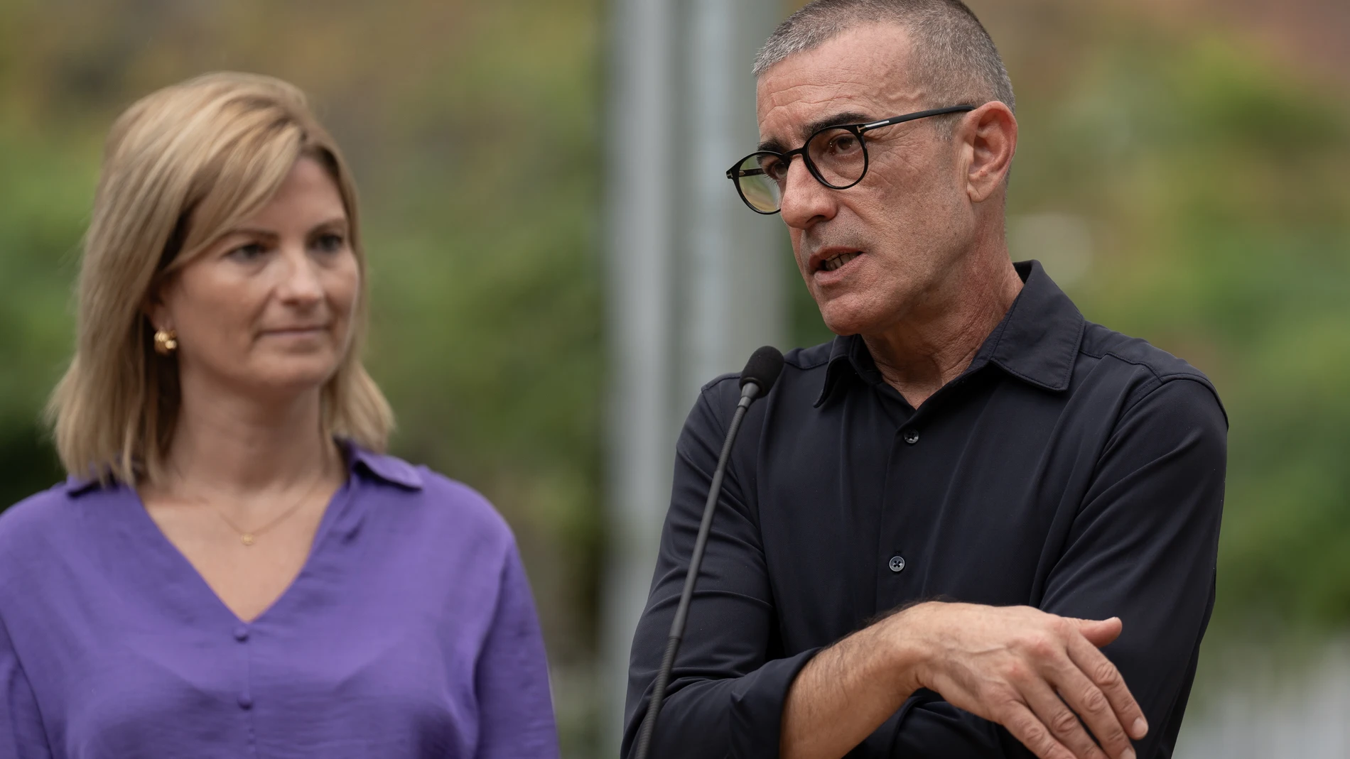 La candidata a la Vicepresidencia de Asuntos Internacionales, Raquel Sans, y el candidato a la Presidencia de ERC, Xavier Godàs, durante la presentación de la candidatura de ‘Nova Esquerra Nacional’ para liderar ERC, en el parque de la Colònia Castells, a 19 de septiembre de 2024, en Barcelona, Catalunya (España). ERC decidirá el próximo 30 de noviembre a su nuevo líder. La candidatura de ‘Nova Esquerra Nacional’ ha presentado hoy a los cabezas de lista y su propuesta de estructura para la di...
