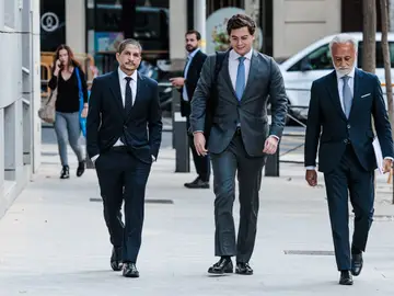 Michaux Miranda declara como testigo en el ‘caso Koldo’ El jefe de personal de Adif, Michaux Miranda (1i), a su llegada para declarar como testigo en el ‘caso Koldo’, en la Audiencia Nacional, a 19 de septiembre de 2024, en Madrid (España). En el juicio se investigan los contratos públicos realizados durante la pandemia de Covid-19, relacionados con la intermediación de Koldo García Izaguirre, así como los posibles casos de corrupción que, directa o indirectamente, tengan relación con las actividades y contactos de las personas que forman parte de...