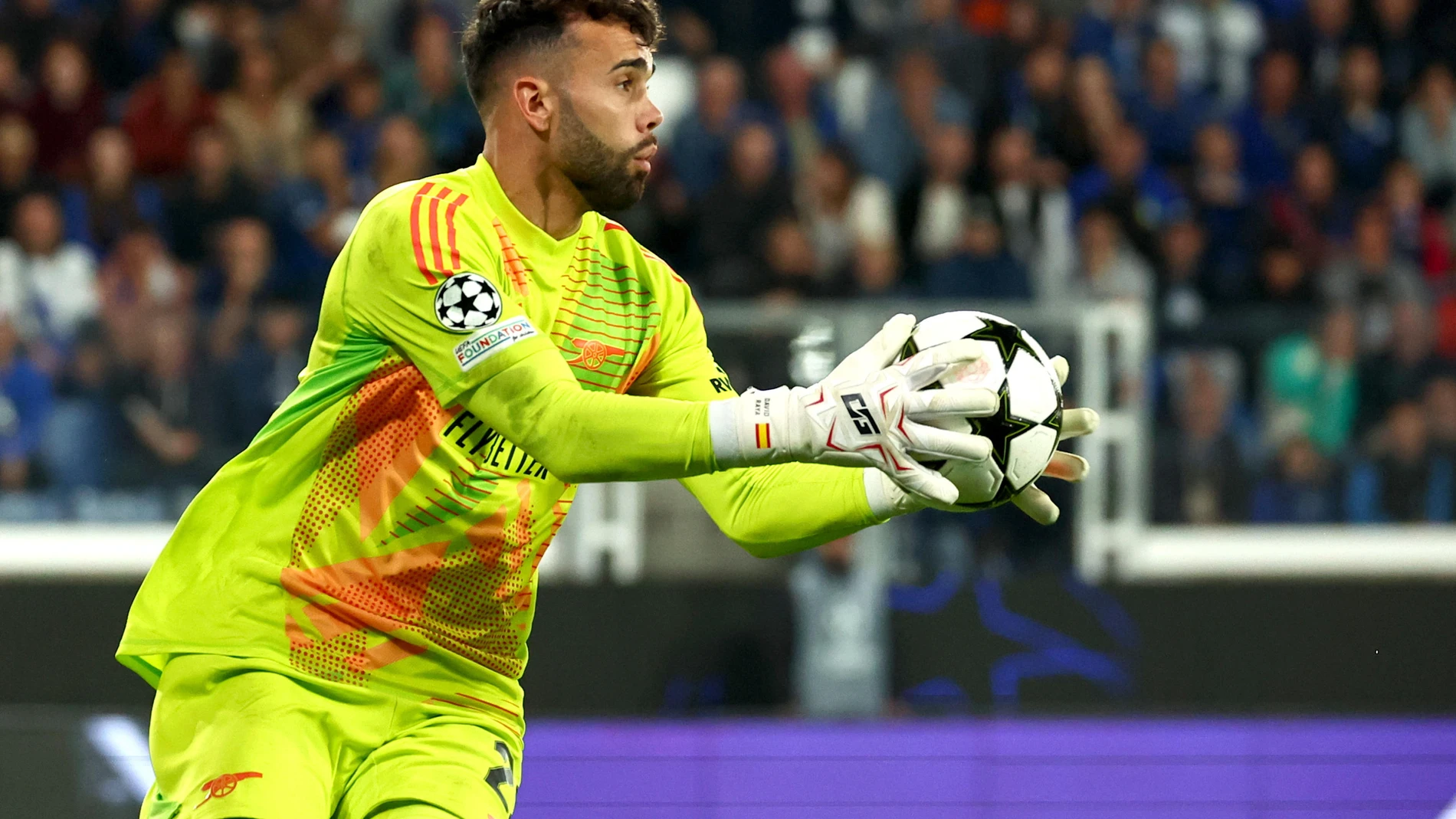 Bergamo (Italy), 19/09/2024.- Arsenal's goalkeeper David Raya in action during the UEFA Champions League soccer match between Atalanta BC and Arsenal FC at the Bergamo Stadium in Bergamo, Italy, 19 September 2024. (Liga de Campeones, Italia) EFE/EPA/MICHELE MARAVIGLIA