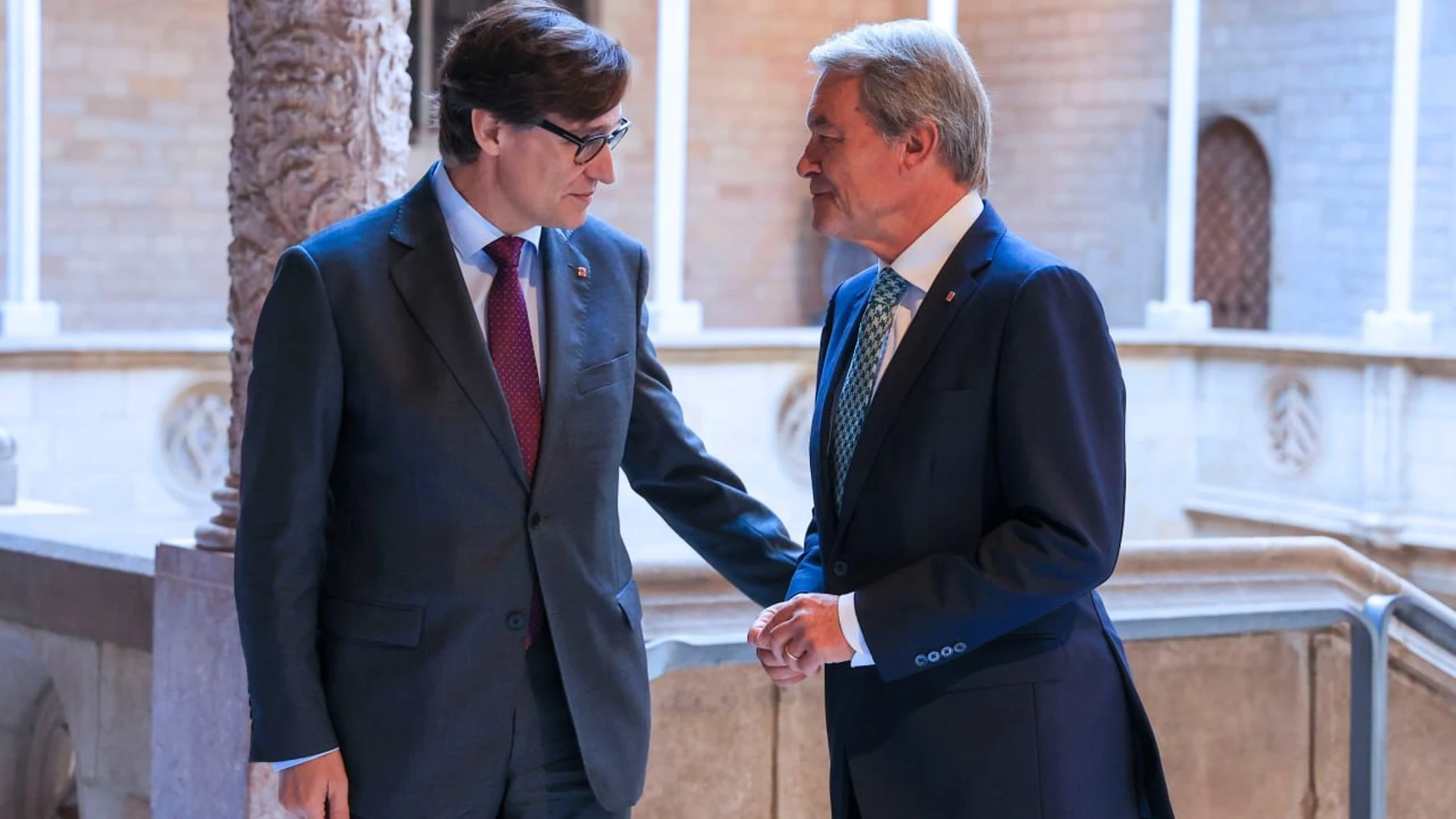 Illa se reúne con Mas en el Palau de la Generalitat