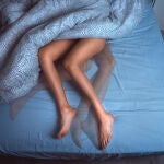 Este trastorno se caracteriza por la necesidad de mover las piernas cuando se está en reposo