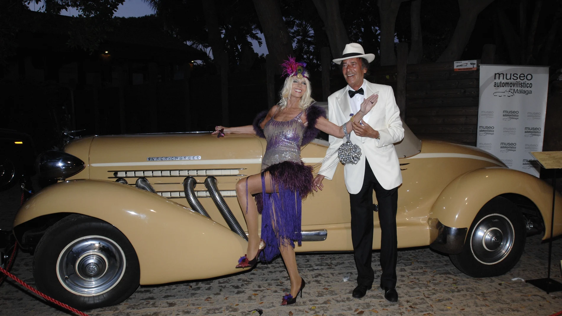 Gunilla von Bismarck y Luis Ortiz en una fiesta de disfraces, a 20 de julio de 2013, en Marbella (España).