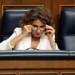 La vicepresidenta primera y ministra de Hacienda, María Jesús Montero, durante la sesión de control al Gobierno, en el Congreso de los Diputados
