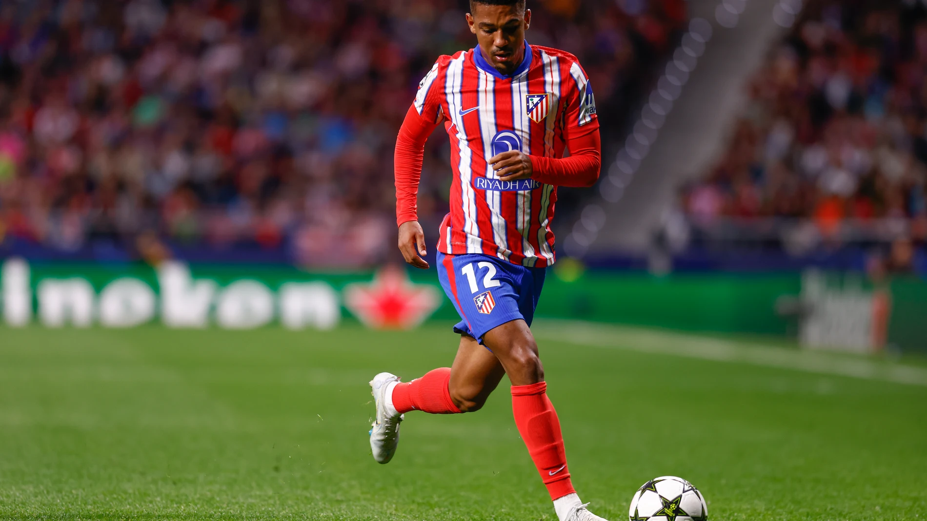 Samuel Lino of Atletico de Madrid in action during the UEFA Champions League 2024/25 League Phase MD1 match between Atletico de Madrid and RB Leipzig at Estadio Civitas Metropolitano on September 19, 2024 in Madrid, Spain. AFP7 19/09/2024 ONLY FOR USE IN SPAIN