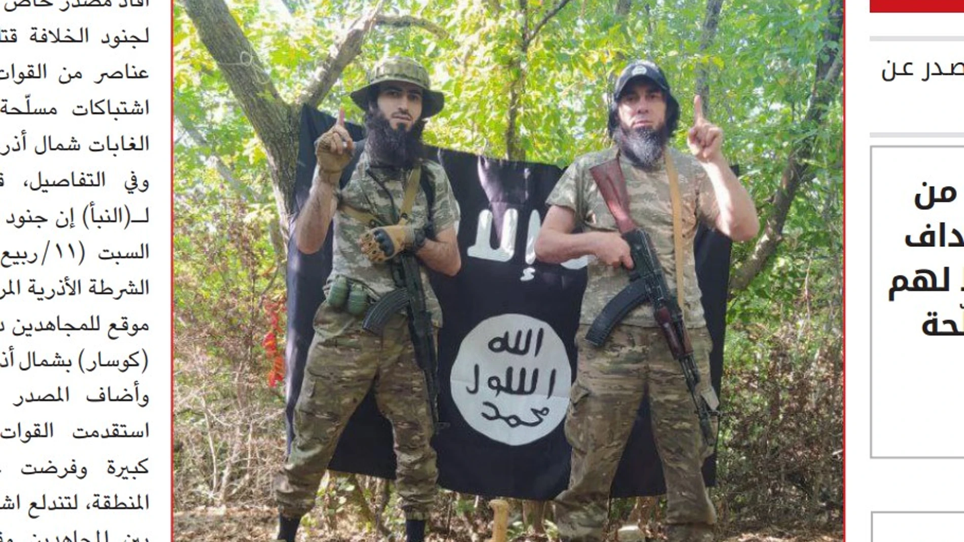 Fotofrafía de dos de los autores de los ataques con la bandera de Isis