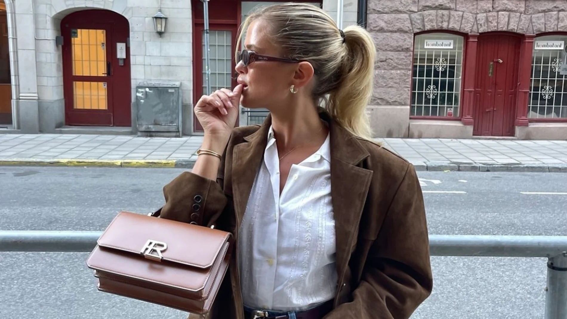 Esta es la cazadora de ante en tendencia que necesitas en tu armario de otoño.