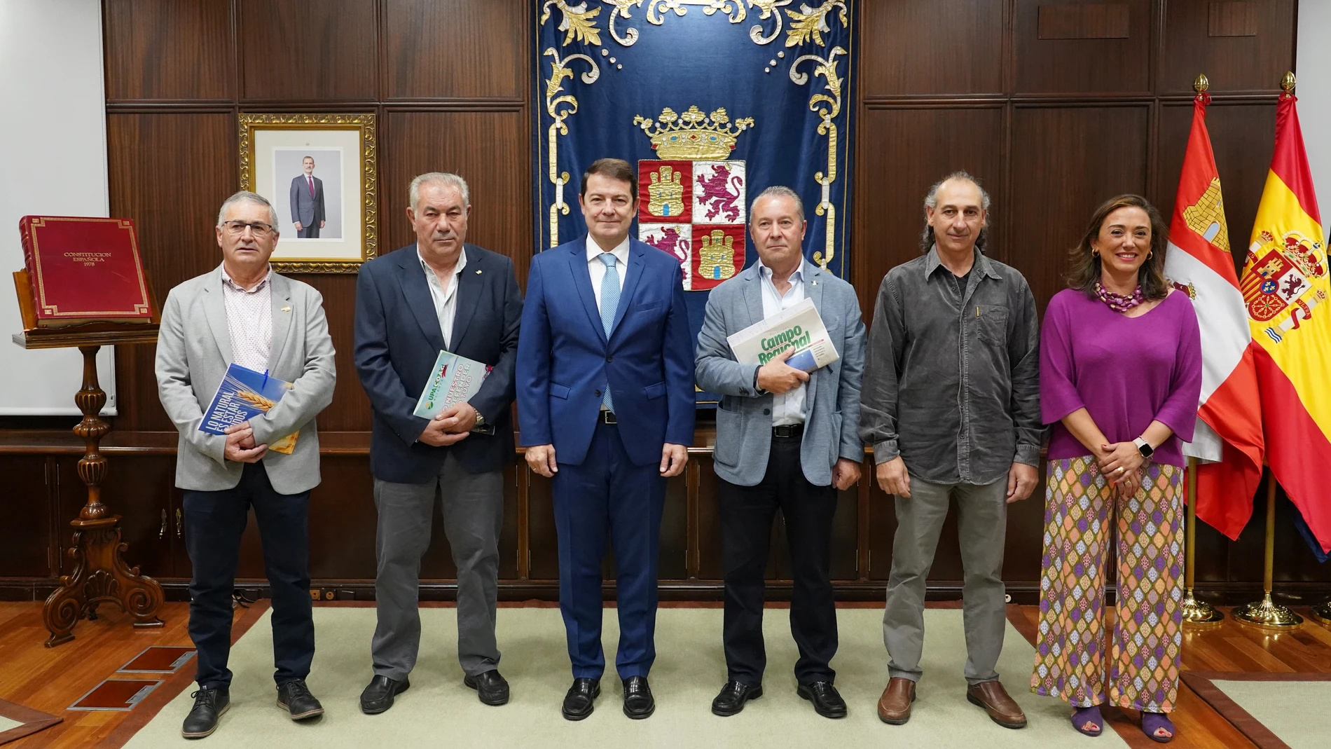 Fernández Mañueco y González Corral durante su encuentro con las Opas de Castilla y León