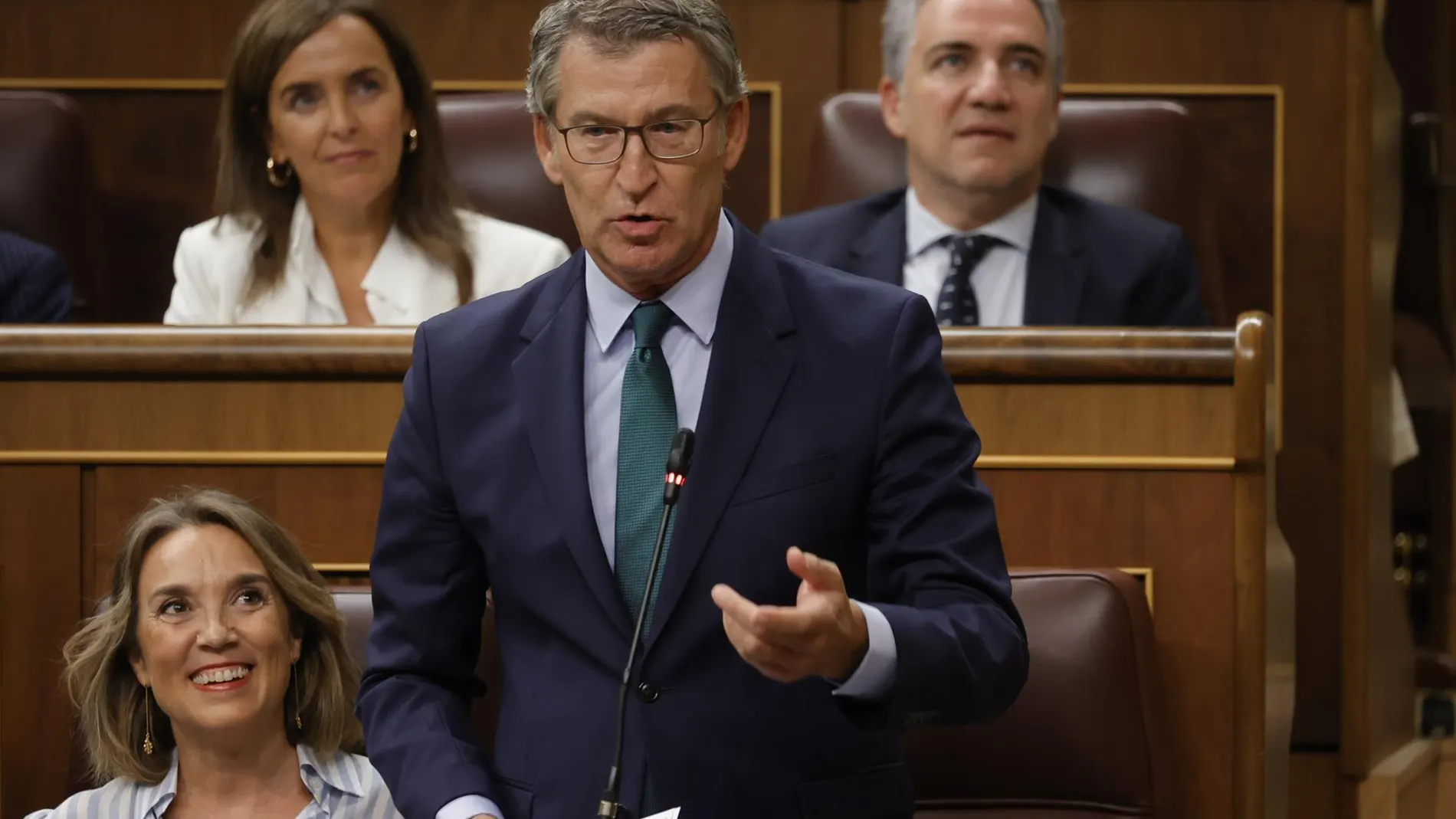 Feijóo ultima su "ofensiva legislativa" frente a Sánchez y se abre a negociar con Junts y PNV para desgastar al Gobierno