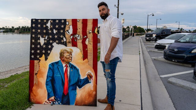 El pintor Demian Stuckqua ha viajado a Mar-a-Lago para que Trump firme su retrato