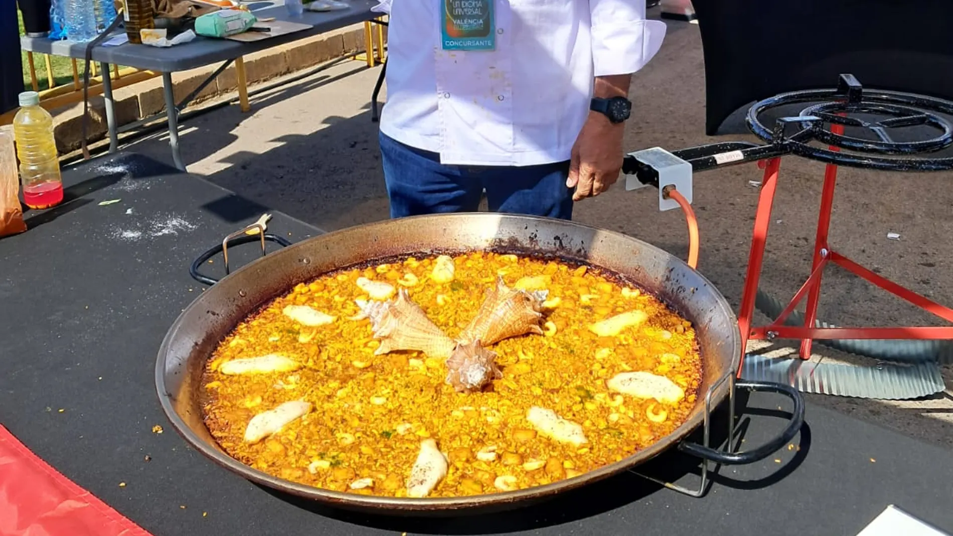 Joe W. Padilla Castro (Puerto Rico) ganador del WPD 2024 con su «Paella del susurro del Pez León en el Mediterráneo»