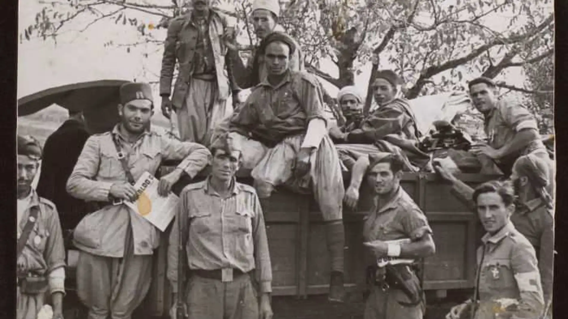 Legionarios y regulares en el frente de Zaragoza en 1937