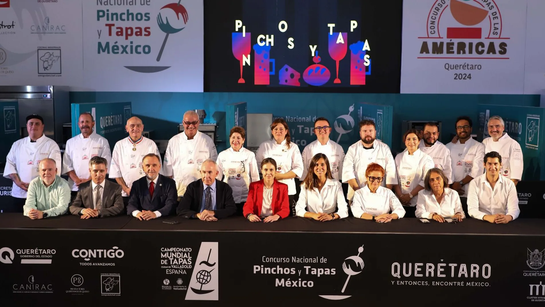 concejal de Turismo, Eventos y Marca Ciudad, Blanca Jiménez, con participantes del concurso