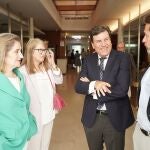 Fernández Carriedo junto a María de la Paz Robina, directora general de Michelin en España, durante un reciente encuentro del clúster FACYL