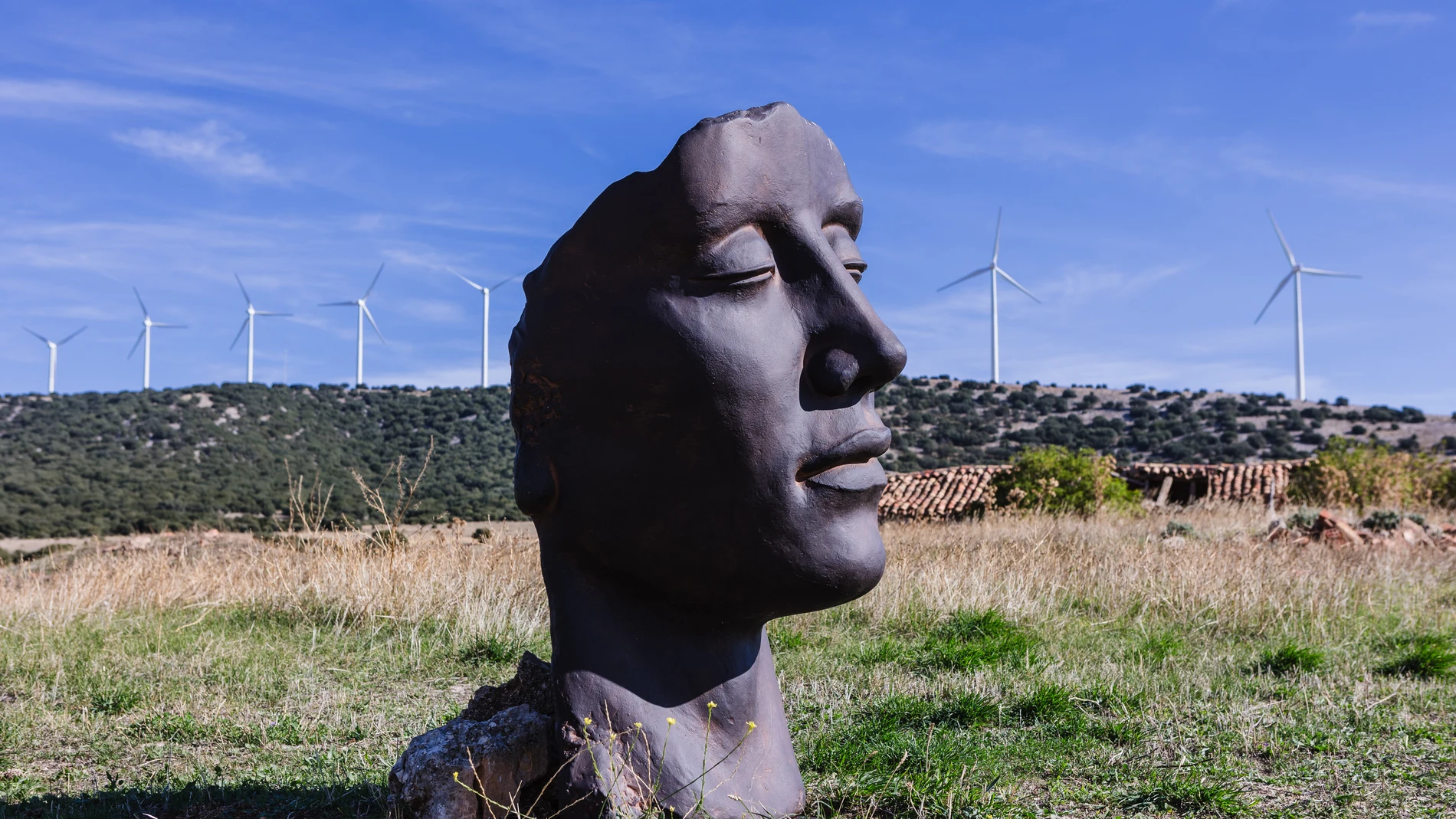 Una de las esculturas de Castejón de Campos