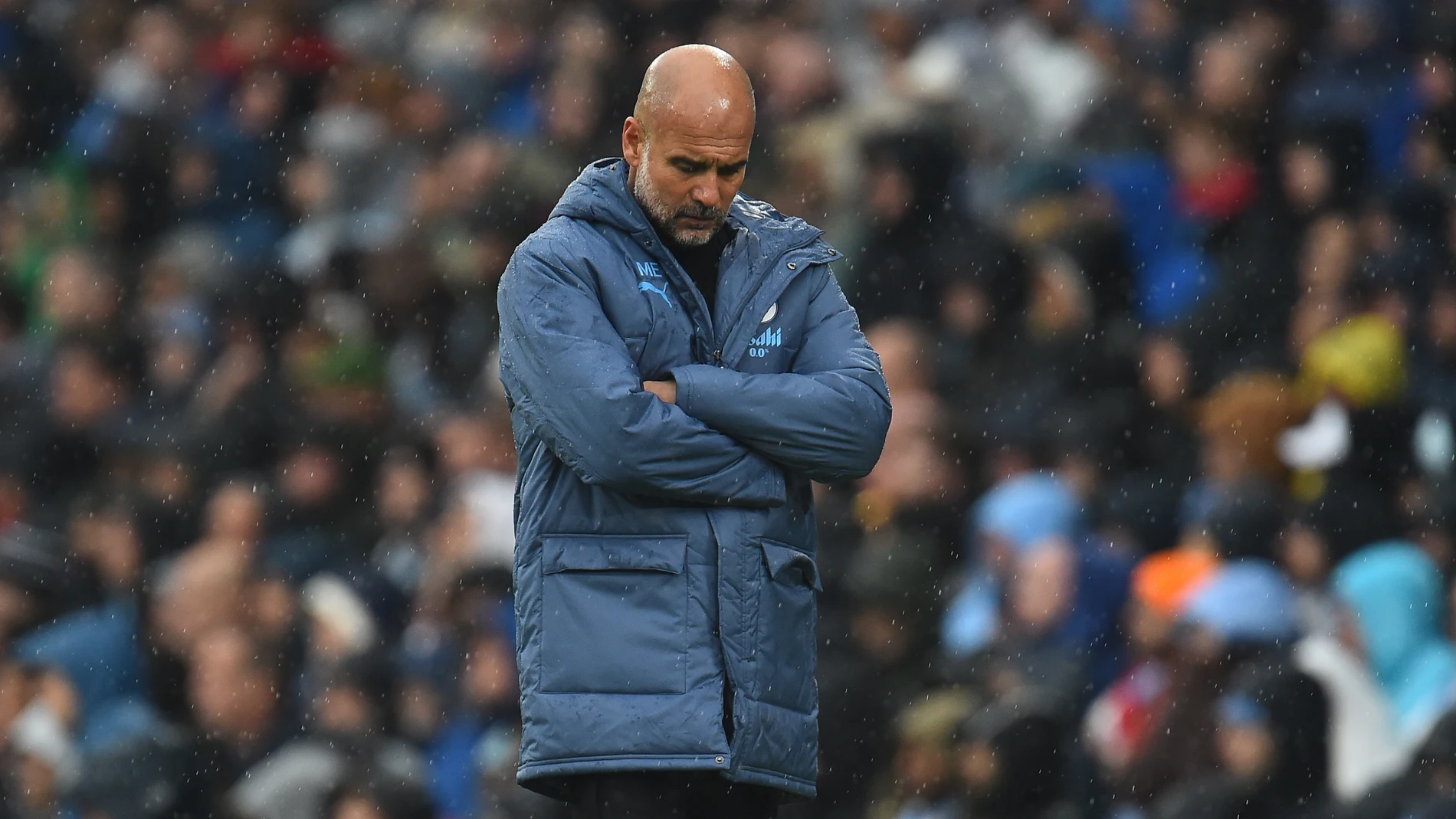 Manchester (United Kingdom), 22/09/2024.- Manchester City's manager Pep Guardiola looks on during the English Premier League match between Manchester City and Arsenal in Manchester, Britain, 22 September 2024. (Reino Unido) EFE/EPA/PETER POWELL EDITORIAL USE ONLY. No use with unauthorized audio, video, data, fixture lists, club/league logos, 'live' services or NFTs. Online in-match use limited to 120 images, no video emulation. No use in betting, games or single club/league/player publications.