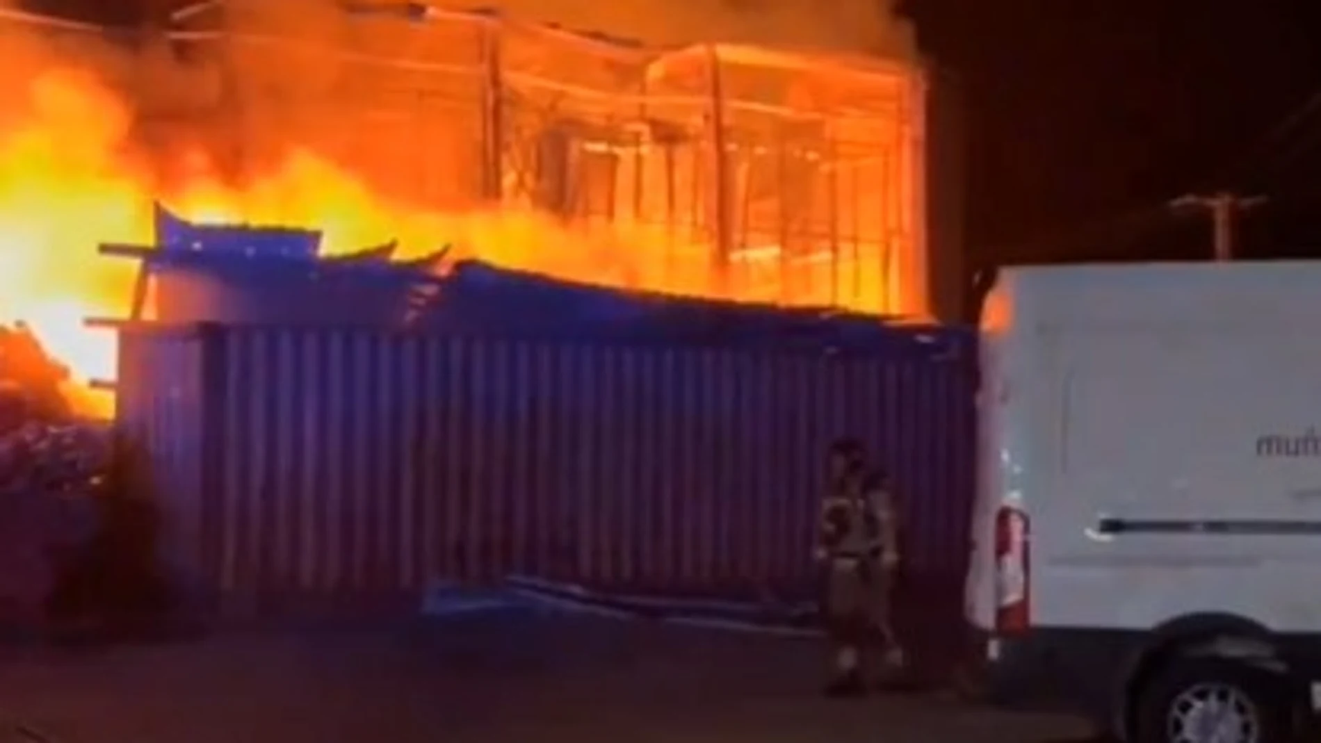Incendio en una nave de especias en El Esparragal de Murcia