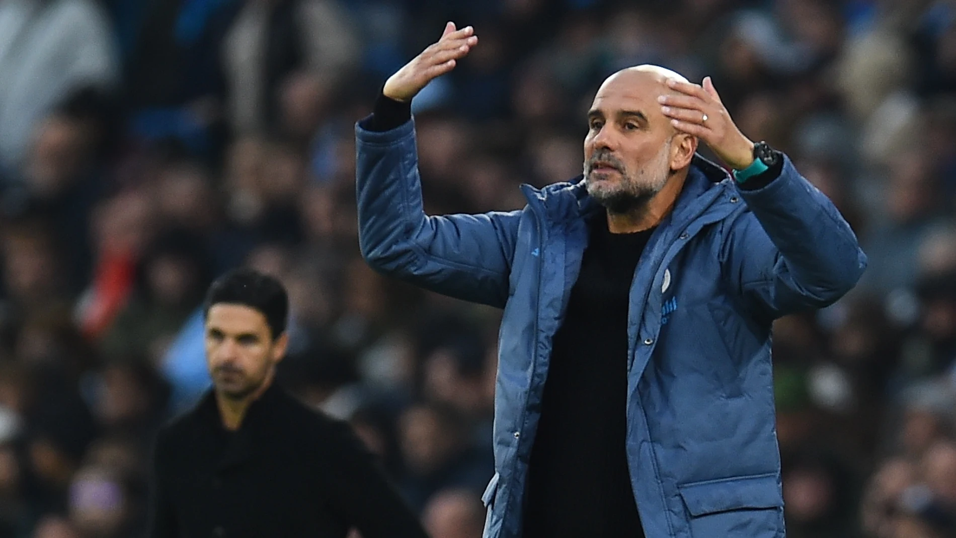 Manchester (United Kingdom), 22/09/2024.- Manchester City's manager Pep Guardiola gestures during the English Premier League match between Manchester City and Arsenal in Manchester, Britain, 22 September 2024. (Reino Unido) EFE/EPA/PETER POWELL EDITORIAL USE ONLY. No use with unauthorized audio, video, data, fixture lists, club/league logos, 'live' services or NFTs. Online in-match use limited to 120 images, no video emulation. No use in betting, games or single club/league/player publications.