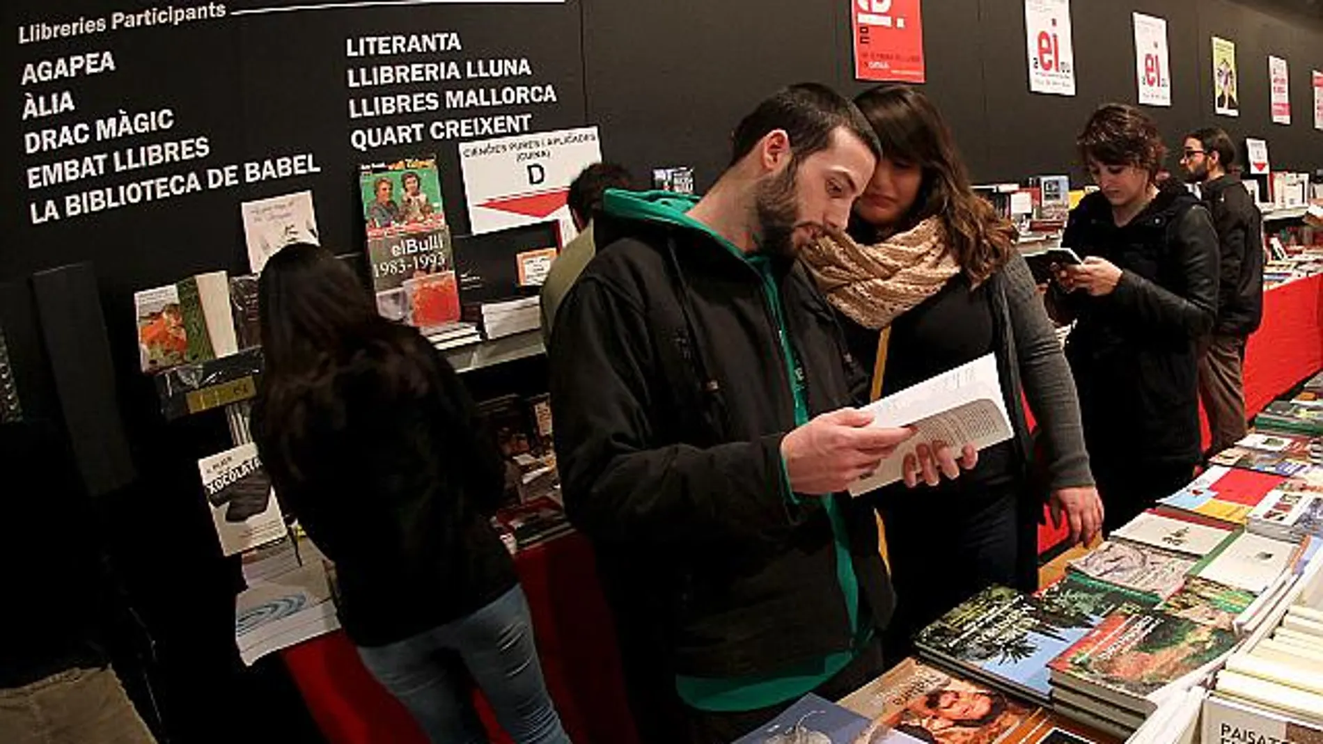Una autora pide perdón por relatar un cuento en castellano en un certamen literario en Barcelona