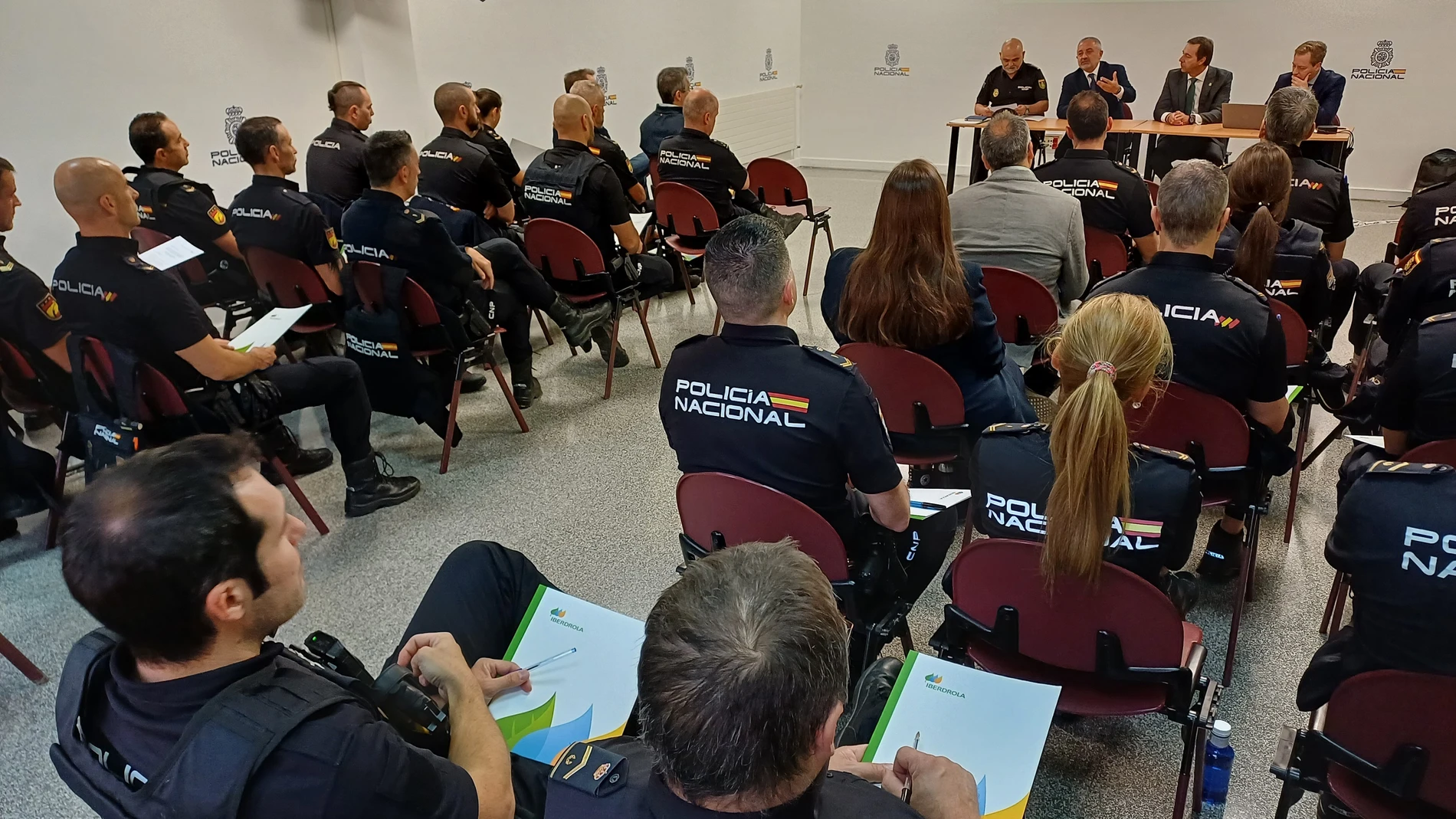 Jornada de formación de Iberdrola a la Policía Nacional de Burgos