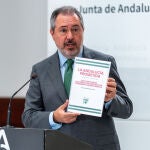 Juanma Moreno se reúne con los portavoces políticos tras su encuentro con Pedro Sánchez