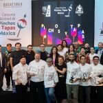 La concejal de Turismo, Eventos y Marca Ciudad, Blanca Jiménez, con los ganadores