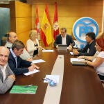 Pedro Gallardo y Silvia Franco con las Opas de León