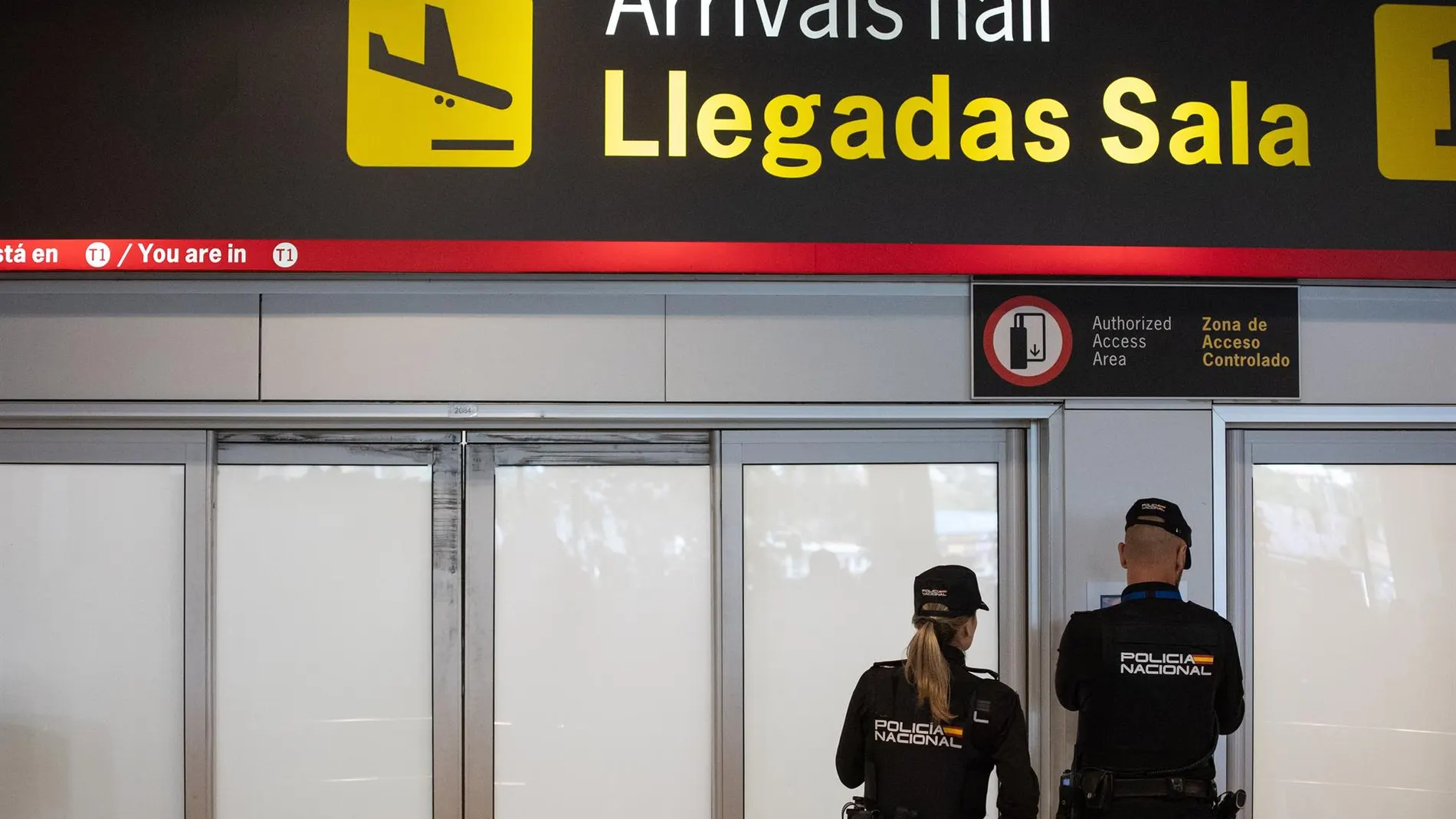 MADRID.-Interior tiene constancia de diez personas en huelga de hambre en Barajas y Podemos denuncia que son saharauis retenidos