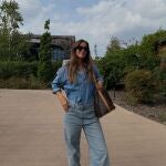 María Pombo con look doble denim.