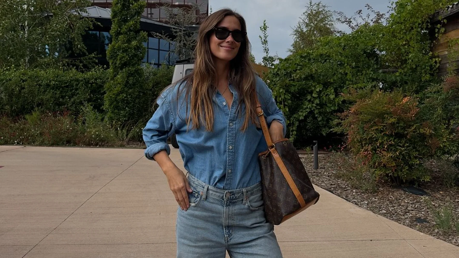 María Pombo con look doble denim.