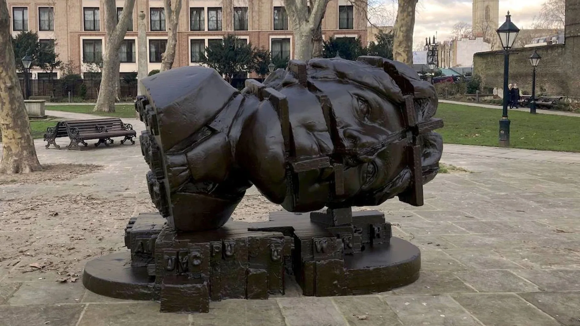 Oscar Wilde escultura en Chelsea