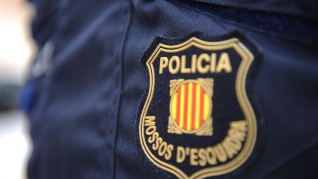Investigan el apuñalamiento a un mosso d'esquadra durante las fiestas de Barcelona 