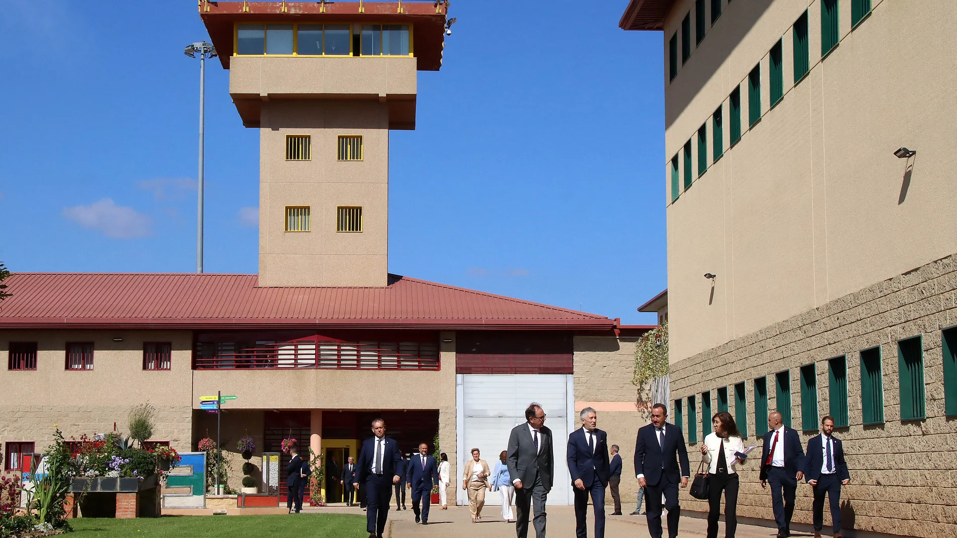 Grande-Marlaska durante la visita al centro penitenciario de Mansilla de las Mulas