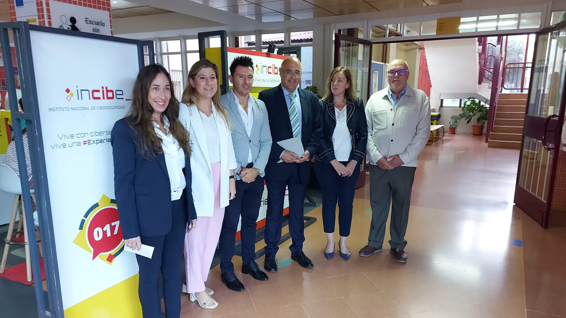 El subdelegado del Gobierno en Valladolid, Jacinto Canales, acompañado por la teniente de alcaldía del Ayuntamiento de Tordesillas, Verónica Gi