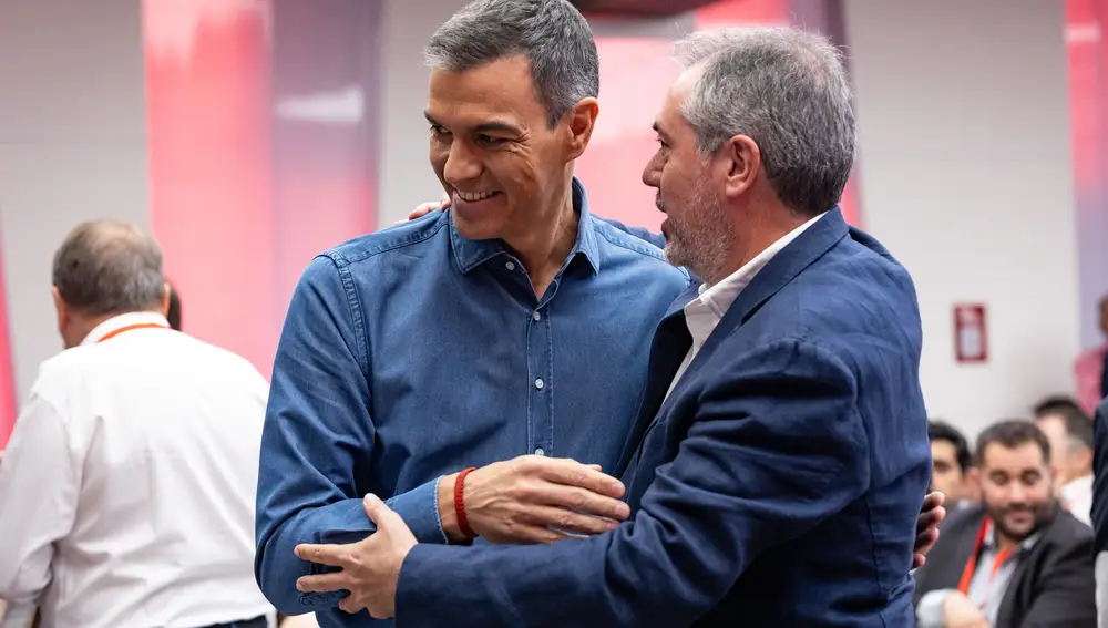 El presidente del Gobierno, Pedro Sánchez, y el secretario general del PSOE de Andalucía, Juan Espadas