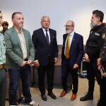 El delegado del Gobierno en Castilla y León, Nicanor Sen, y el presidente de Camino Francés Federación, Miguel Pérez, presentan el VI Curso de Seguridad en las rutas jacobeas