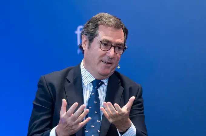 El presidente de la CEOE acusa a Yolanda Díaz de romper el diálogo social :  El presidente de la CEOE acusa a Yolanda Díaz de romper el diálogo social :