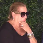 Mayte Zaldívar y sus hijas Elia y Eloísa Muñoz, rotas de dolor en el tanatorio de Julián Muñoz