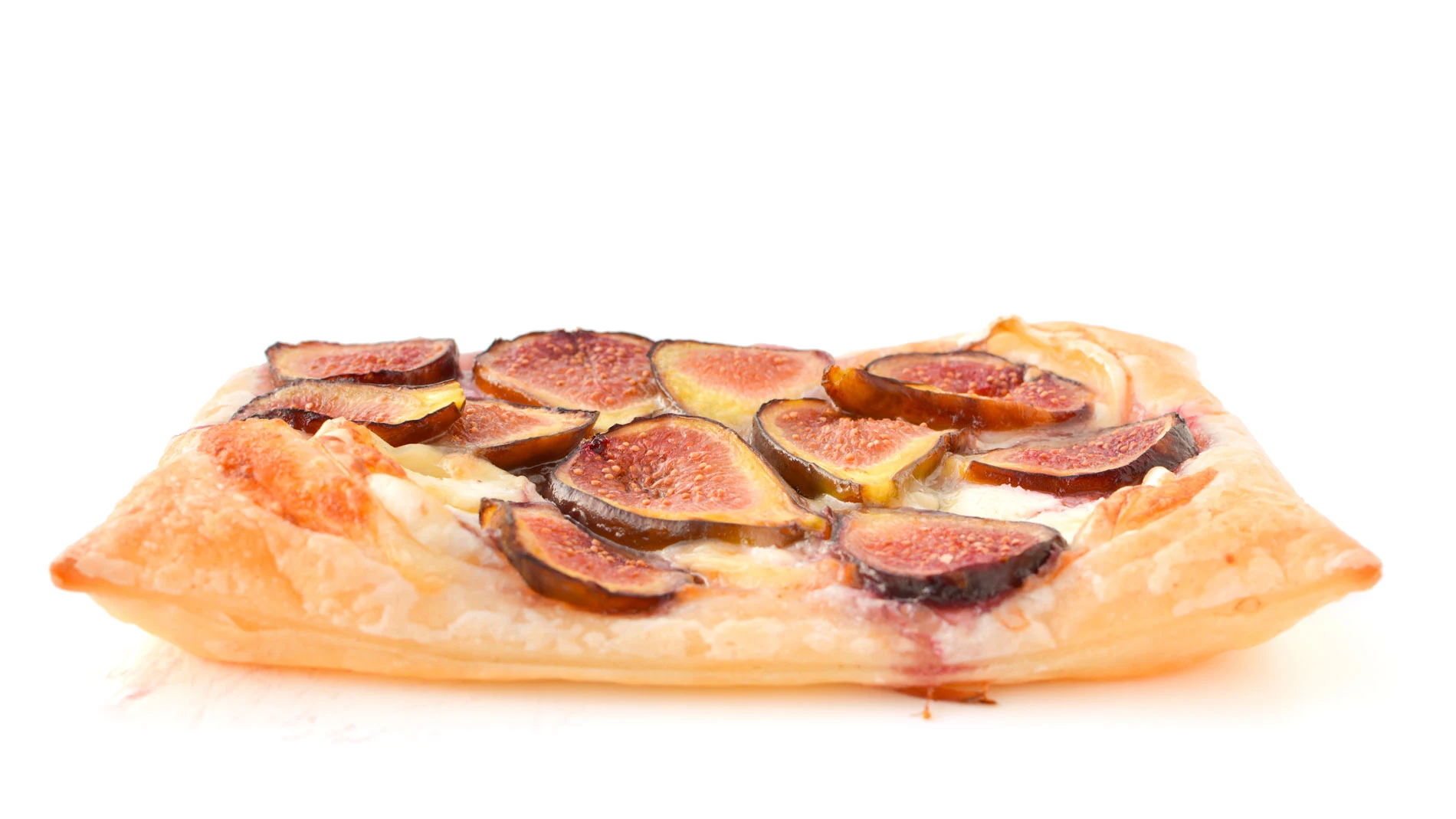 Aperitivo de hojaldre con queso de cabra e higos