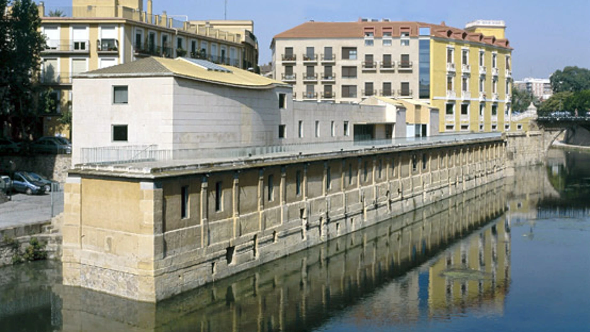 El espectacular museo hidráulico a orillas de un río que contiene la mayor instalación de piedras de molino de España